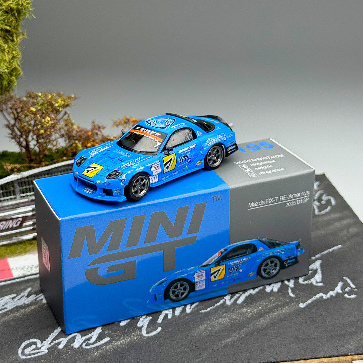 MINIGT 1:64 Mazda RX-7 RE-Amem - огляд і ціна Kids Toys Cars