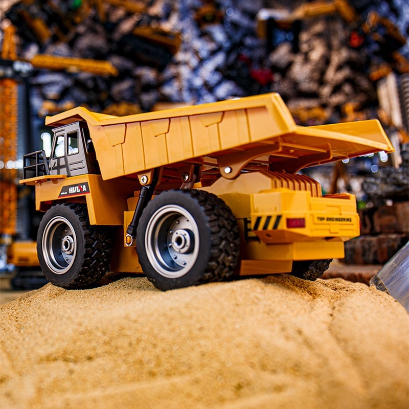 Huina 1534 RC Dump Truck 1/18  - огляд і ціна Kids Toys Under $10